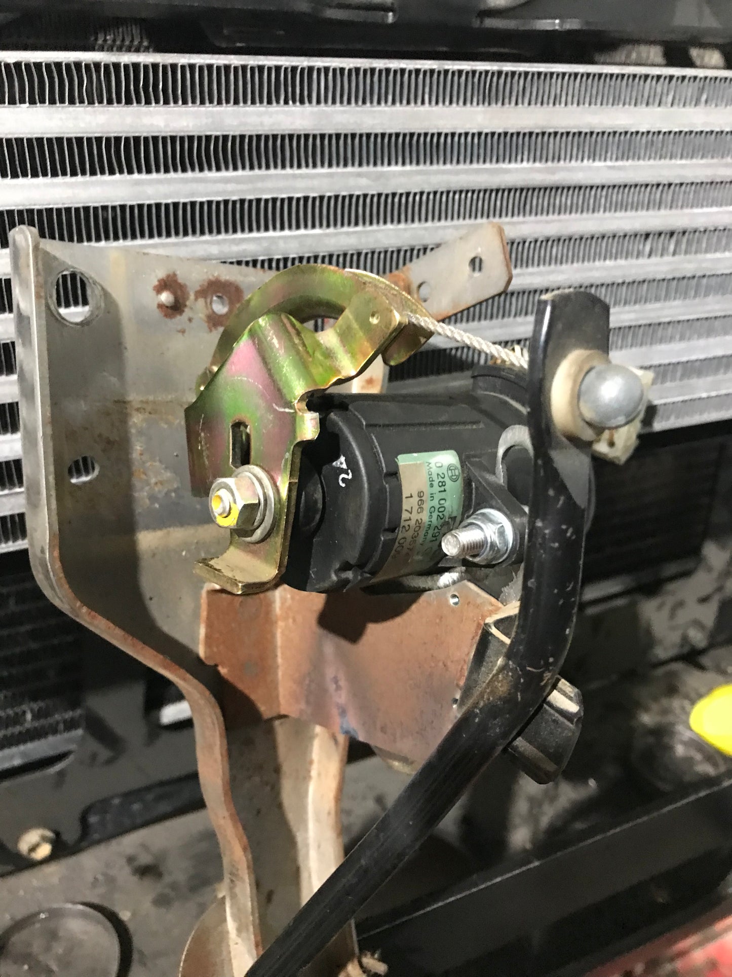 Soporte potenciometro redondo BMW para pedal Y61